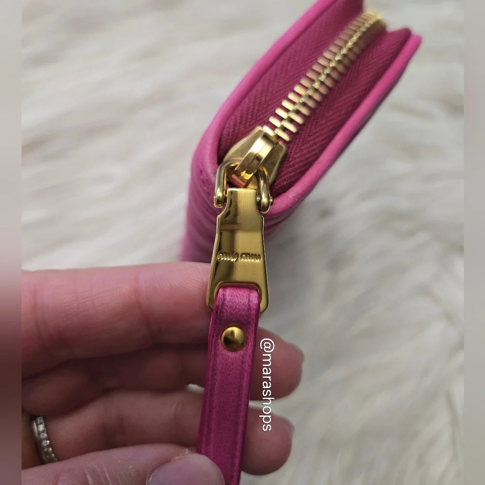 Miu Miu Matelassé Leather Zip Around Key Case Pink